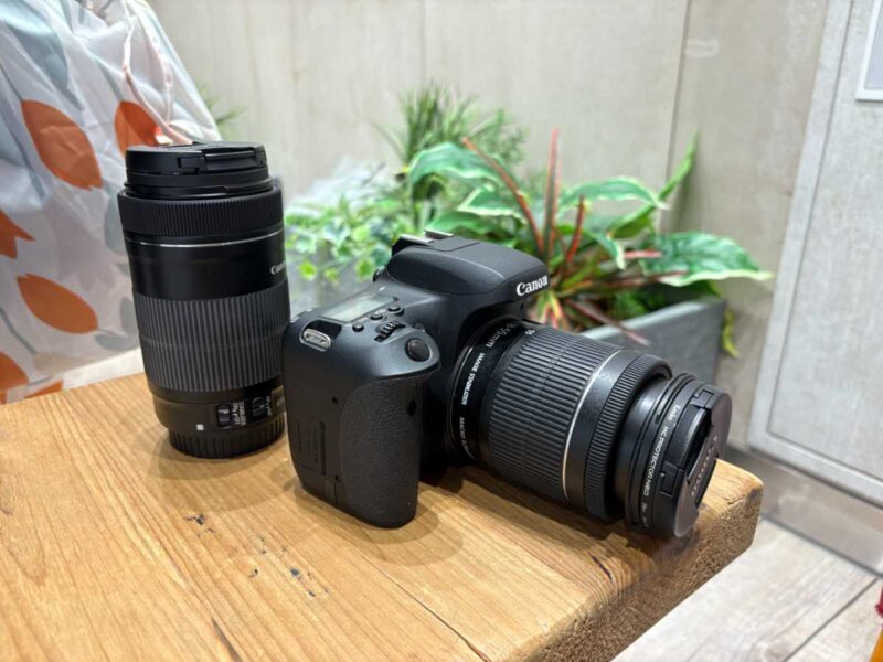 EOS 8000D ボディとレンズ