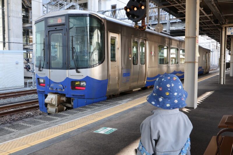 えちごトキめき鉄道、日本海ひすいライン泊行