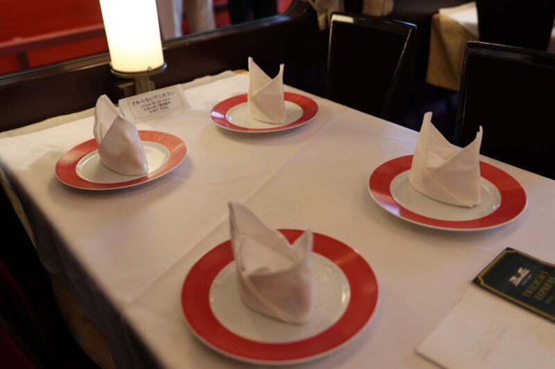 トワイライトエクスプレス再現車両のテーブル